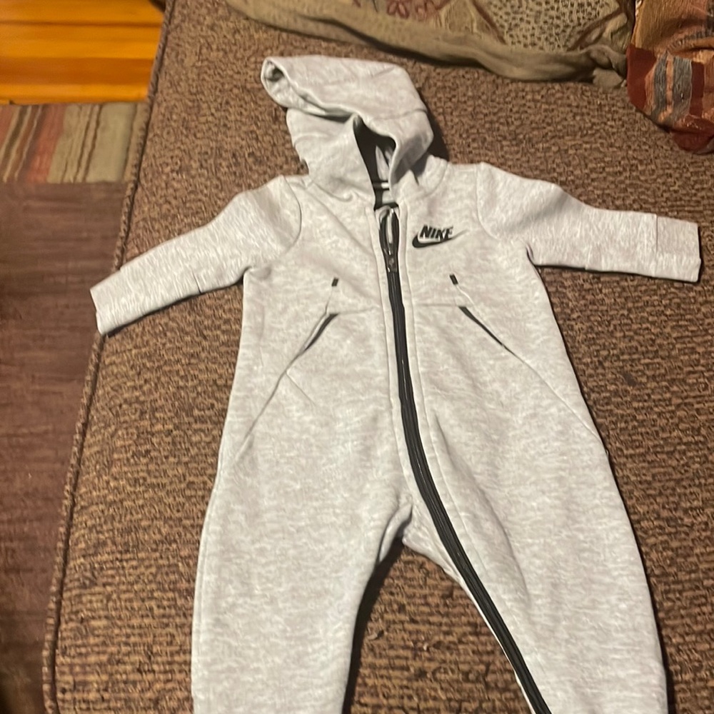 3M GREY NIKE TECH